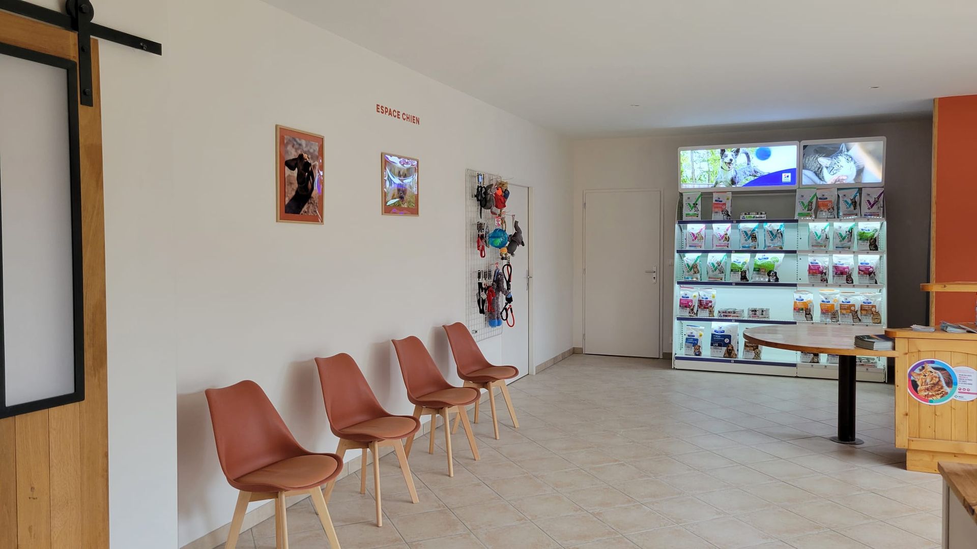 Salle d'attente et espace chien Vetenea